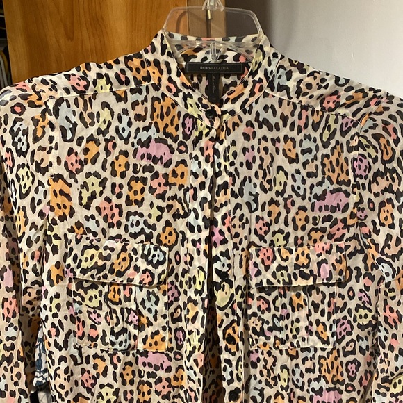 Woman’s blouse - Picture 2 of 5